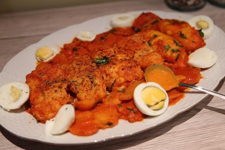 MERLUZA REBOZADA CON SALSA DE PIMIENTOS MERLUZA REBOZADA CON SALSA DE PIMIENTOS