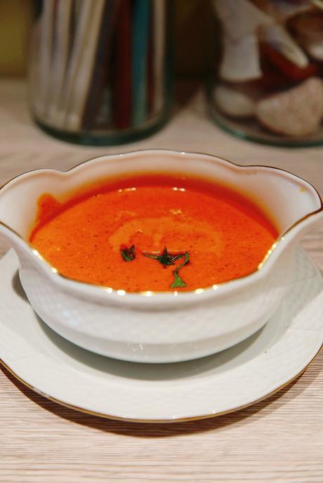 MERLUZA REBOZADA CON SALSA DE PIMIENTOS MERLUZA REBOZADA CON SALSA DE PIMIENTOS