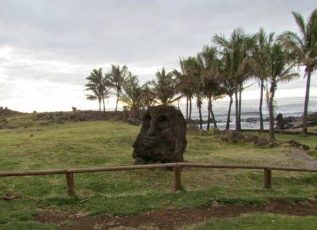 Ahu  (plataforma ceremonial) O Rongo. Rapa Nui