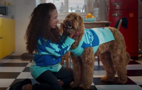 Esta marca de comida para mascotas ha creado jerséis navideños a juego para perros y sus dueños