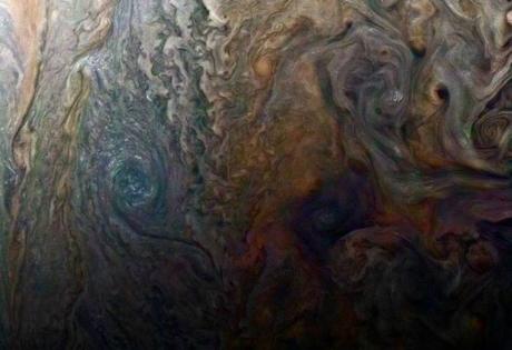 Las magníficas nubes arremolinadas de Júpiter