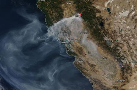 EEUU: imagen satélite del humo de los incendios forestales en California (11-11-2018)