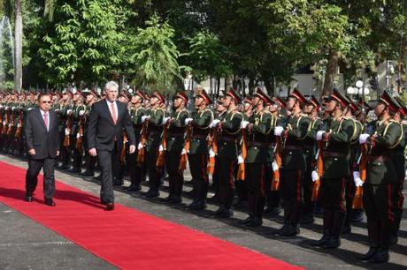 Fraternal visita de Miguel Díaz-Canel a Laos