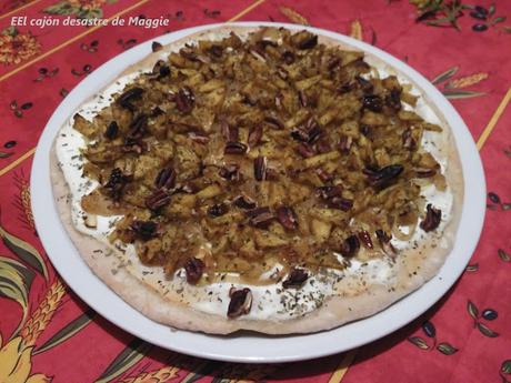 PIZZA BLANCA DE CEBOLLA, MANZANA Y NUECES