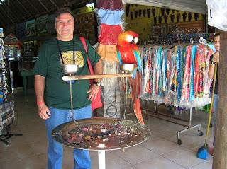 Colmado en Boca Chica (República Dominicana) Colmado, tienda, Boca Chica, República Dominicana, vuelta al mundo, round the world, mundoporlibre.com