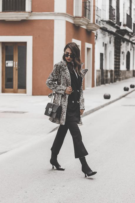 CÓMO COMBINAR: ABRIGO DE LEOPARDO + 6 LOOKS CON ABRIGOS