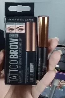 Tatuarse las cejas con Maybelline