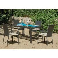 BUSCANDO SILLAS Y MESA PARA EL JARDÍN