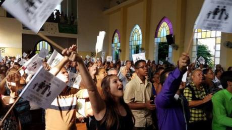 Iglesia Católica cubana rechaza el superpoder del PCC y al matrimonio gay