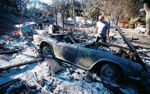 Al menos 250 desaparecidos por fuego forestal en California