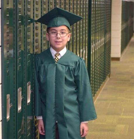 Un genio de 11 años de edad, hijo de un sacerdote ortodoxo griego, responde a Hawking: ‘La ciencia y la teología no tienen que estar separadas’ Un genio de 11 años de edad, hijo de un sacerdote ortodoxo griego, responde a Hawking: ‘La ciencia y la teología no tienen que estar separadas’