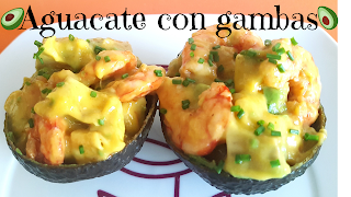 ensalada de aguacate y gambas  con salsa de mango casera