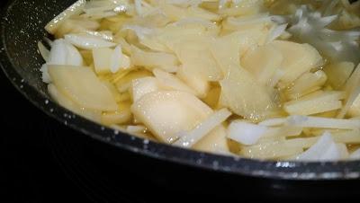 TORTILLA DE PATATAS Y BACALAO