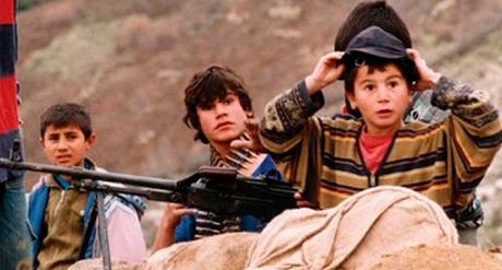 LAS TORTUGAS TAMBIÉN VUELAN (2004)