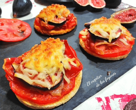 TOSTAS DE JAMÓN, TOMATE Y BREVAS GRATINADAS CON MOZZARELLA