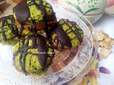 PASTEL DE MOKA, CHOCOLATE Y GELATINA DE PHYSALIS