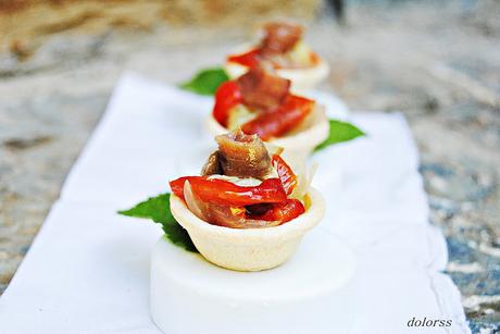 Tartaletas de escalivada con anchoas