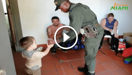 Rescatan a una familia cubana abandonada por coyotes en una selva colombiana