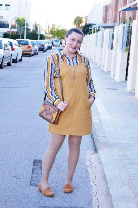 Cómo llevar un peto mostaza