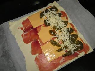 ESPIRALES DE HOJALDRE DE JAMÓN, QUESO Y PIMIENTOS