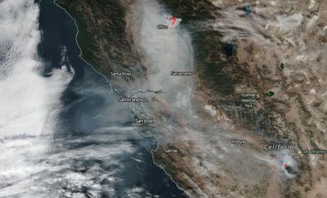 EEUU: imagen satélite del humo de los incendios forestales en California (15-11-2018)