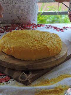 Pan de maíz o mămăligă (polenta) Pan de maíz o mămăligă (polenta)