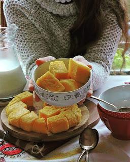 Pan de maíz o mămăligă (polenta) Pan de maíz o mămăligă (polenta)