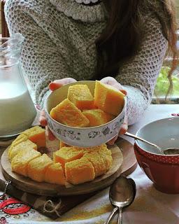 Pan de maíz o mămăligă (polenta)