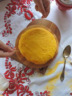 Pan de maíz o mămăligă (polenta)