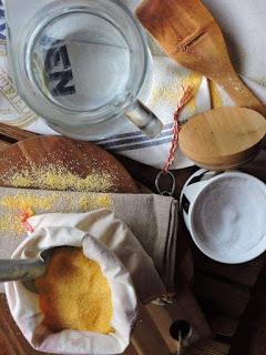 Pan de maíz o mămăligă (polenta)