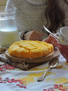 Pan de maíz o mămăligă (polenta)