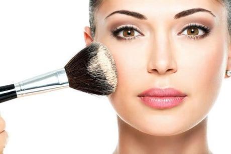 Disimular las líneas de expresión con maquillaje