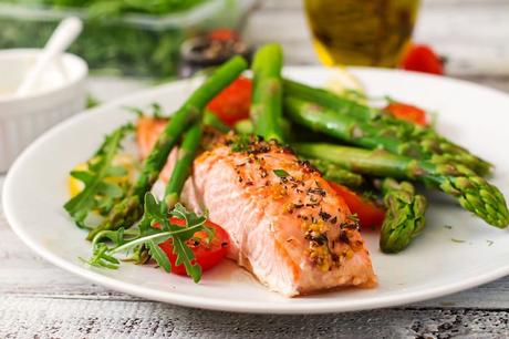 Comer una dieta de alta calidad y baja en carbohidratos puede ayudarnos a evitar el aumento de peso por más tiempo