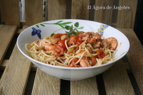 Spaghetti con salsa de atún  