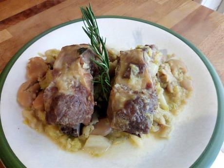 Costillas de cerdo con repollo y fabes - Costine di maiale con verza e fagioli corona - Cabbage and bean with pork ribs
