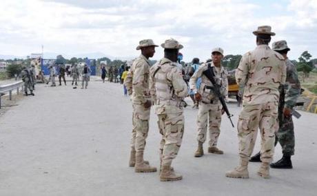 Ejército dominicano refuerza vigilancia en frontera por anuncio de huelga en Haití.