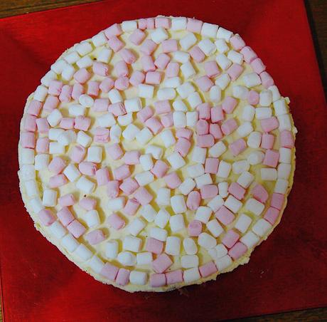 RED VELVET CON MOUSSE DE CHOCOLATE BLANCO RED VELVET CON MOUSSE DE CHOCOLATE BLANCO