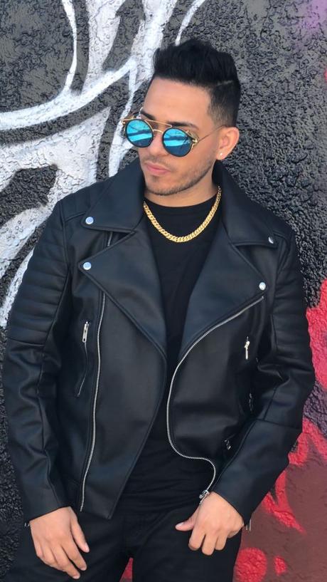 Alcover continúa  su éxito como solista y suma premios como productor musical