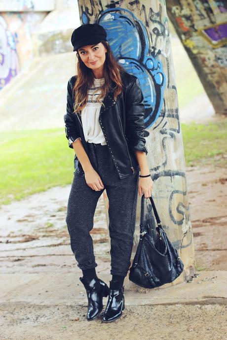 Como combinar unos pantalones chandaleros