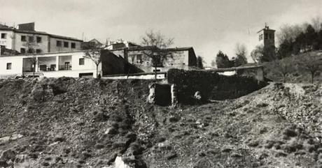 En Toledo, El Corral de Vacas: de matadero a Parque de desinfección Vista lateral del Corral de Vacas en 1963. Al fondo la torre de San Miguel. Foto RodrÃguez. Archivo Municipal de Toledo