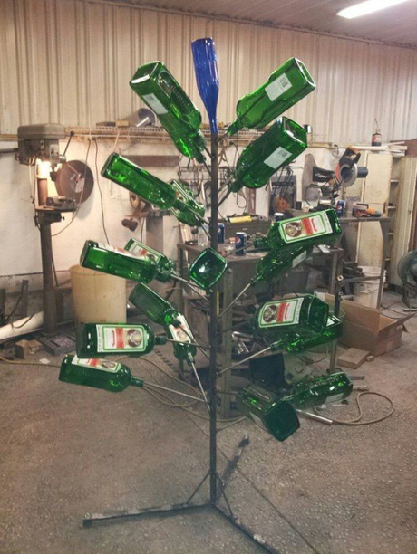 El vino: botellas y corcho.