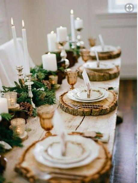 Platos decorados en la mesa de Navidad