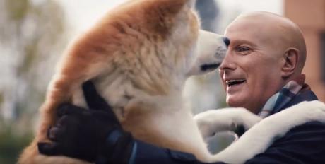 Este bonito anuncio reinterpreta la historia del perro Hachikō con un final feliz