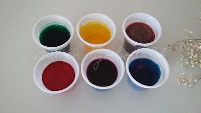 Vasos con tinte para teñir paniculata