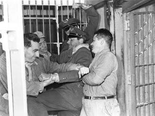 CANON CITY (USA, 1948) Carcelario, Intriga