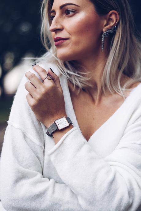 TULLE SKIRT & SNEAKERS