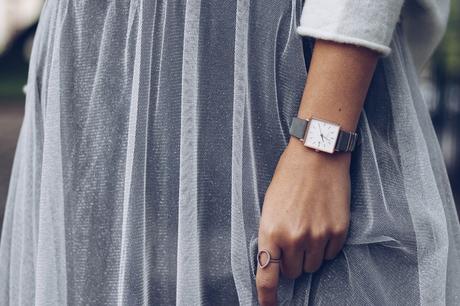 TULLE SKIRT & SNEAKERS