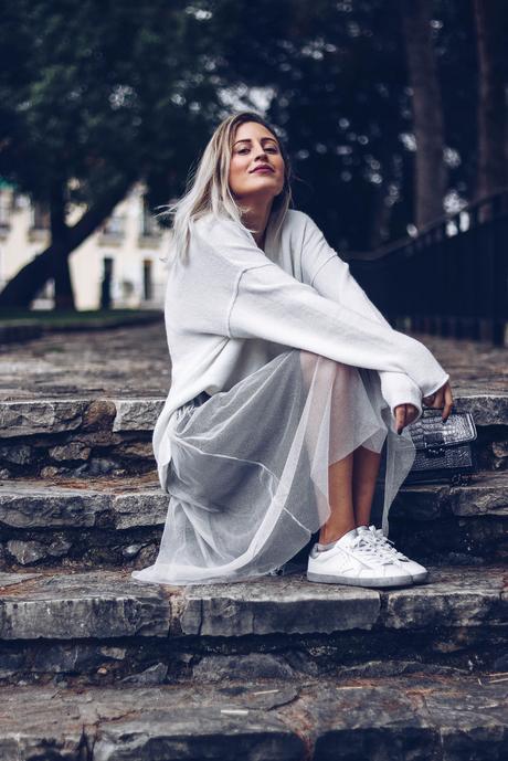 TULLE SKIRT & SNEAKERS