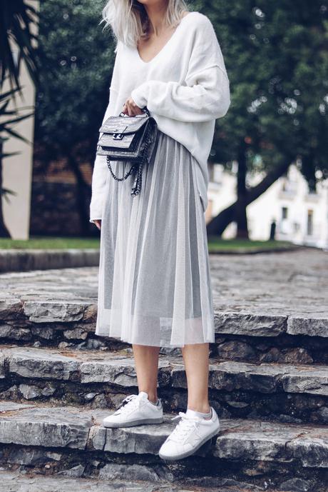 TULLE SKIRT & SNEAKERS