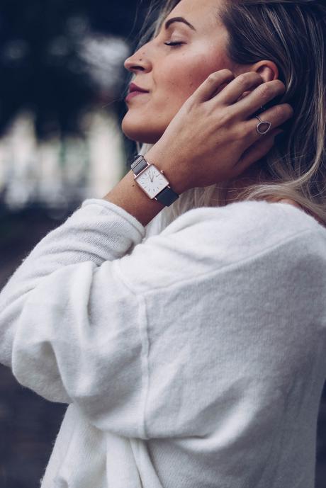 TULLE SKIRT & SNEAKERS